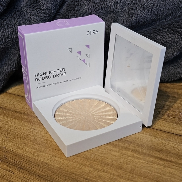 Ofra Cosmetics Shimmering Baked Highlighter in color Rode Drive - Picture 3 of 3